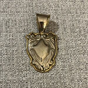Vintage Gothic Shield Pendant‎